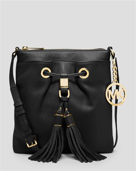 michael kors taschenanhänger quaste tassel|Michael Kors bag.